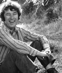 Seamus Heaney sitting outside in Wicklow