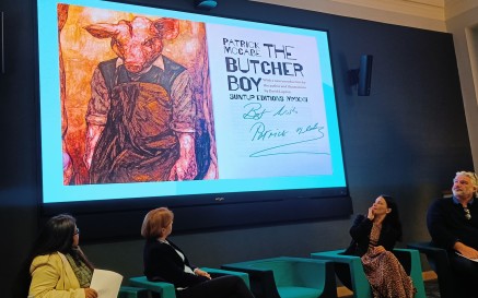 Lecture screen inside the NLI with panel