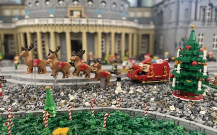 Santa riding a sleigh (NLI Lego Model 2024)